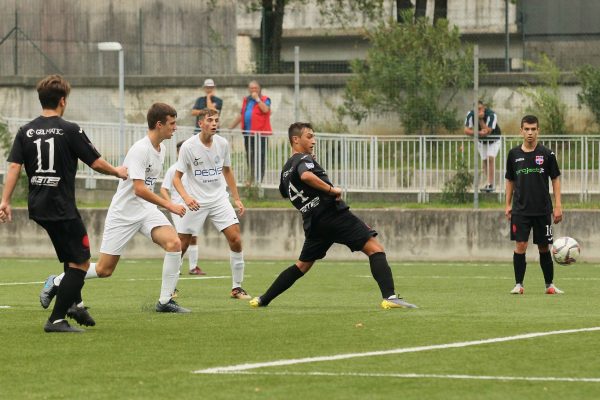 L’Under 17 Virtus Ciserano Bergamo in azione contro il Sarnico ad Albino