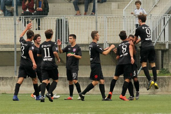 L’Under 17 Virtus Ciserano Bergamo in azione contro il Sarnico ad Albino