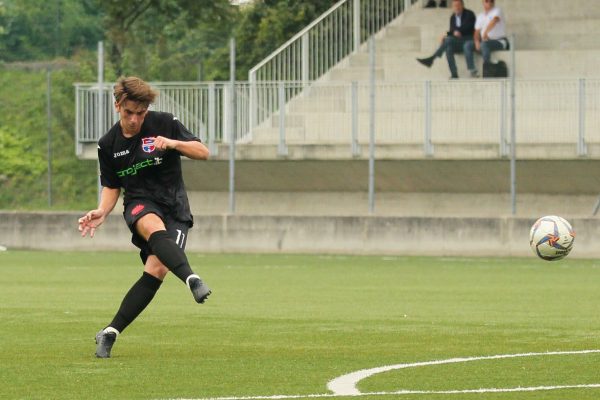 L’Under 17 Virtus Ciserano Bergamo in azione contro il Sarnico ad Albino