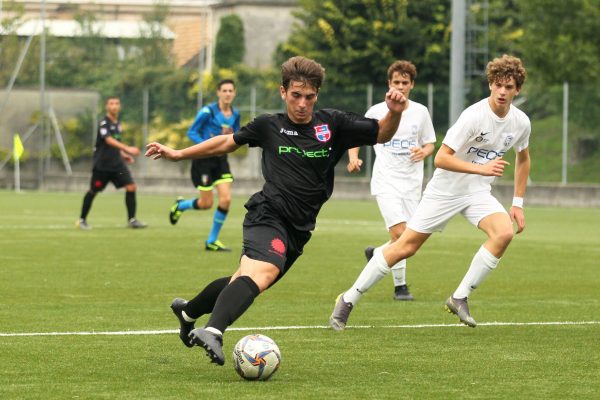 L’Under 17 Virtus Ciserano Bergamo in azione contro il Sarnico ad Albino