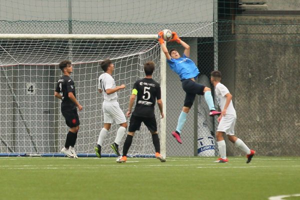 L’Under 17 Virtus Ciserano Bergamo in azione contro il Sarnico ad Albino