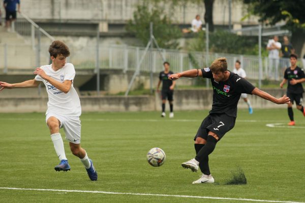 L’Under 17 Virtus Ciserano Bergamo in azione contro il Sarnico ad Albino