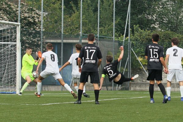 L’Under 17 Virtus Ciserano Bergamo in azione contro il Sarnico ad Albino