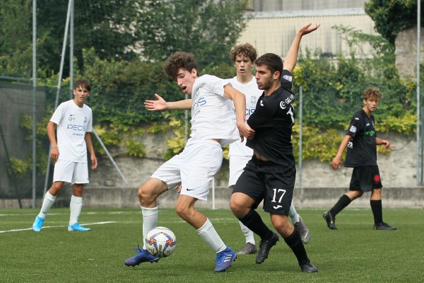 L’Under 17 Virtus Ciserano Bergamo in azione contro il Sarnico ad Albino