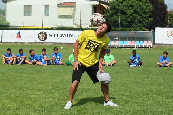 Gunther Celli campione di freestyle football in visita al VCBG Summer Camp