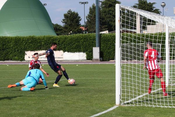 Galleria VIDEO E PHOTOGALLERY: A Caravaggio cade la Virtus Ciserano Bergamo (3-1): il gol della bandiera di Esposito