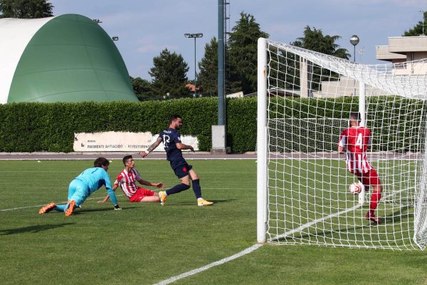 Galleria VIDEO E PHOTOGALLERY: A Caravaggio cade la Virtus Ciserano Bergamo (3-1): il gol della bandiera di Esposito