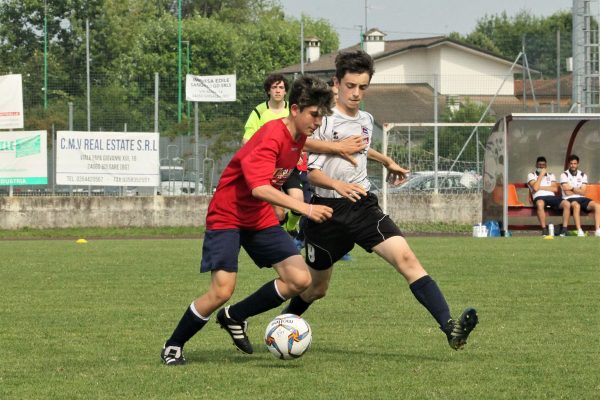 Gli Esordienti 2008 Virtus Ciserano Bergamo vincitori del Trofeo De Guz