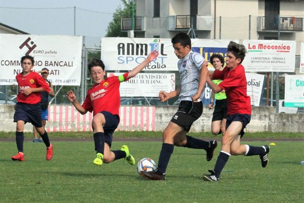 Gli Esordienti 2008 Virtus Ciserano Bergamo vincitori del Trofeo De Guz