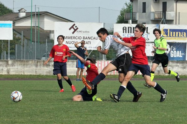 Gli Esordienti 2008 Virtus Ciserano Bergamo vincitori del Trofeo De Guz