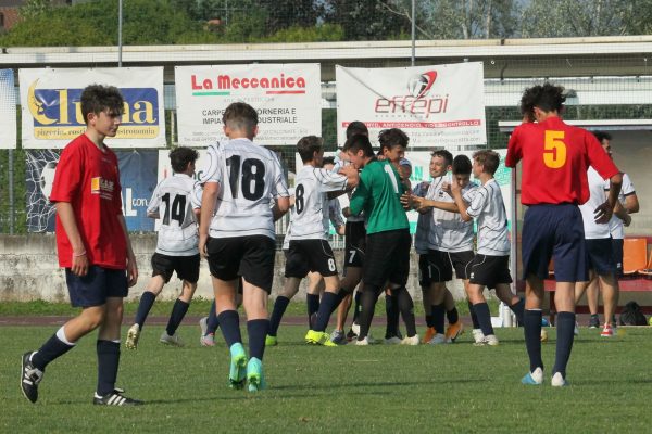 Gli Esordienti 2008 Virtus Ciserano Bergamo vincitori del Trofeo De Guz