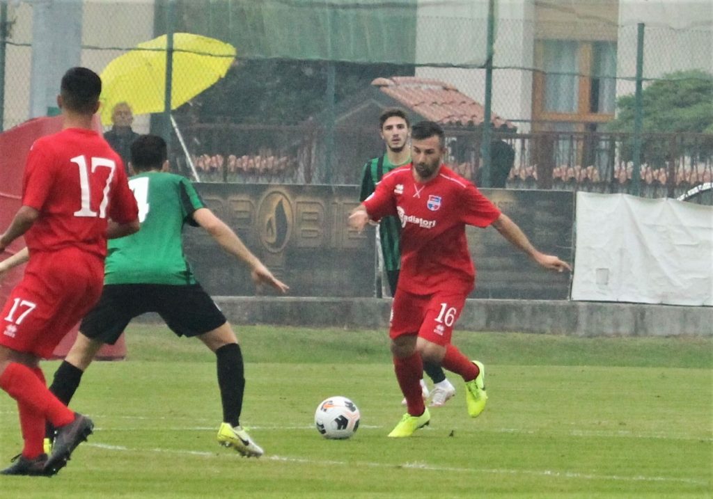 Segui il live del match tra Sona e Virtus Ciserano Bergamo (FINALE 1-1): beffa finale al 48′ con un gol in mischia di Barellini