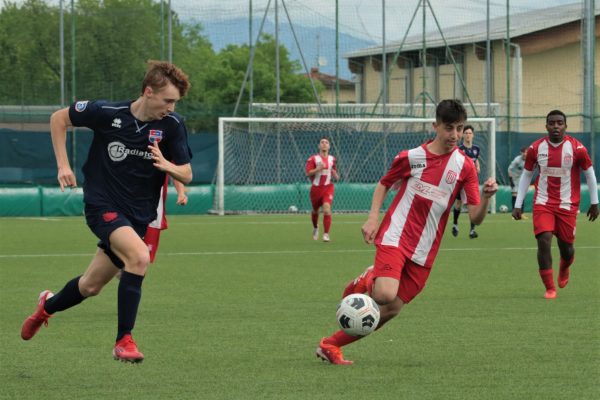 L’Under 16 festeggia la vittoria del proprio girone