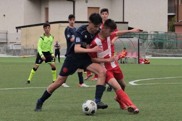 L’Under 16 festeggia la vittoria del proprio girone