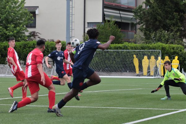 L’Under 16 festeggia la vittoria del proprio girone