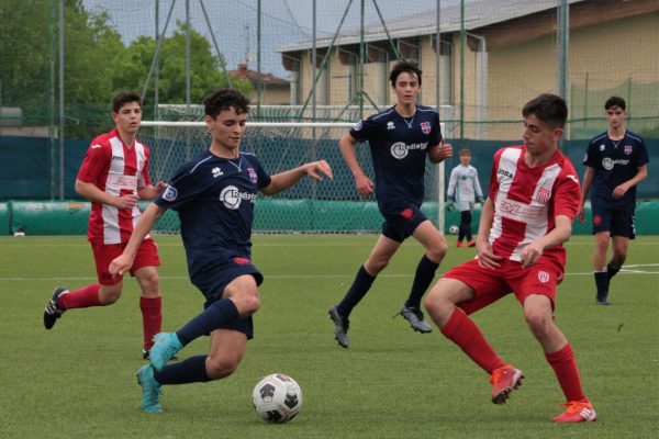 L’Under 16 festeggia la vittoria del proprio girone