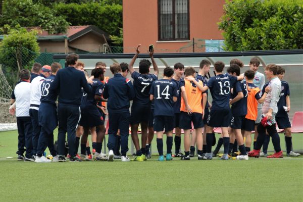 L’Under 16 festeggia la vittoria del proprio girone