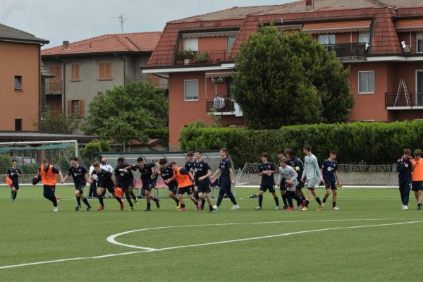 L’Under 16 festeggia la vittoria del proprio girone