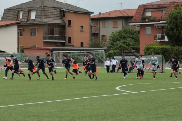 L’Under 16 festeggia la vittoria del proprio girone