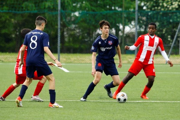 L’Under 16 festeggia la vittoria del proprio girone