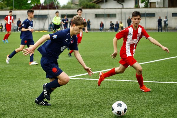 L’Under 16 festeggia la vittoria del proprio girone