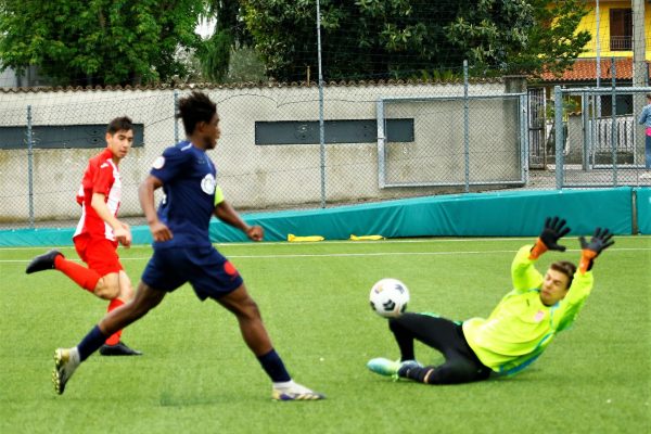 L’Under 16 festeggia la vittoria del proprio girone