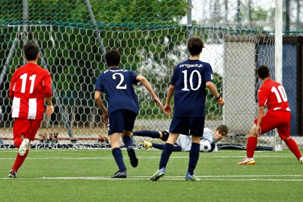 L’Under 16 festeggia la vittoria del proprio girone