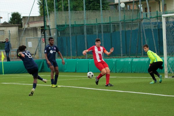 L’Under 16 festeggia la vittoria del proprio girone