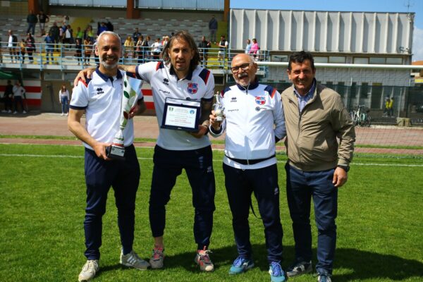 Esordienti 2010 Bianchi vincono il Trofeo De Guz