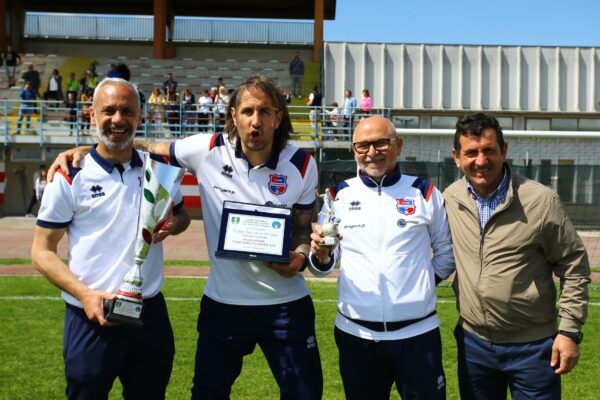 Esordienti 2010 Bianchi vincono il Trofeo De Guz