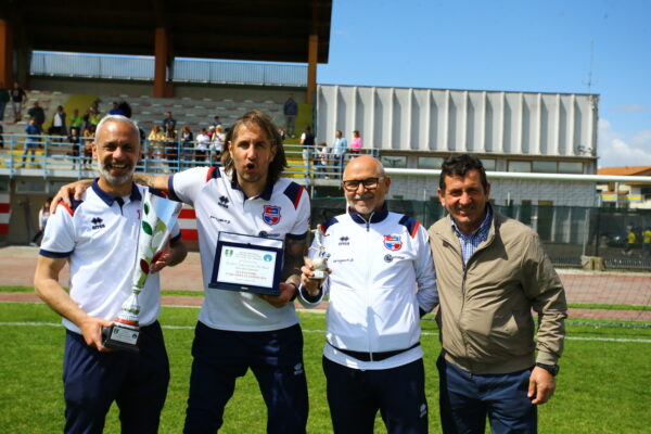 Esordienti 2010 Bianchi vincono il Trofeo De Guz